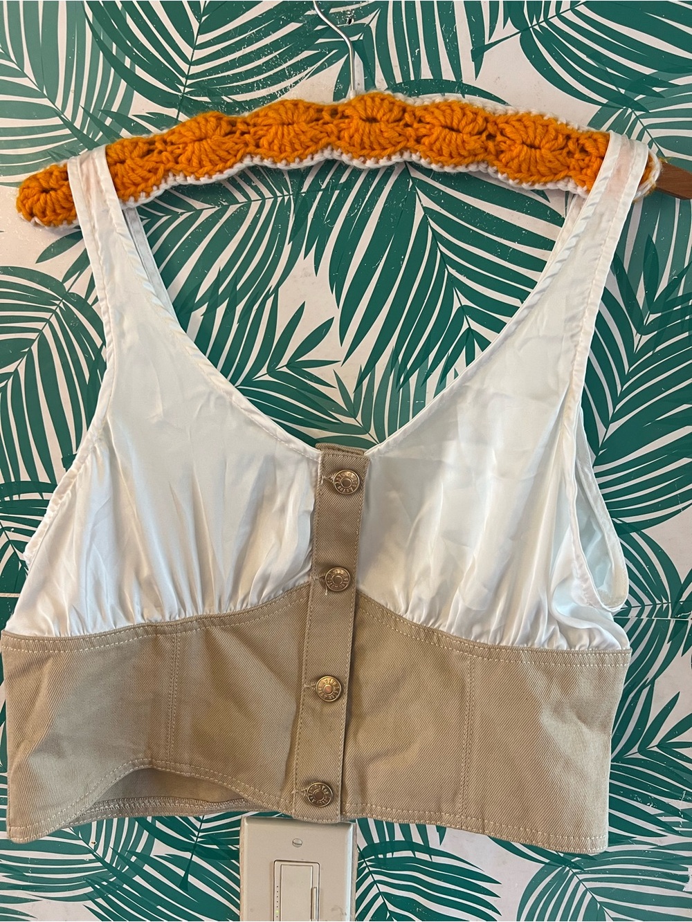AsYou White and Tan Button-Front Crop Top vest Sz 12